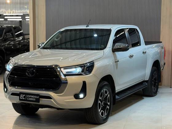 TOYOTA HILUX 2.8 D-4D TURBO DIESEL CD SRX 4X4 AUTOMÁTICO